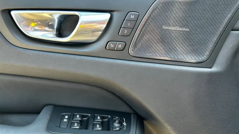VOLVO XC60 XC60 B5 B AWD Plus Dark aut