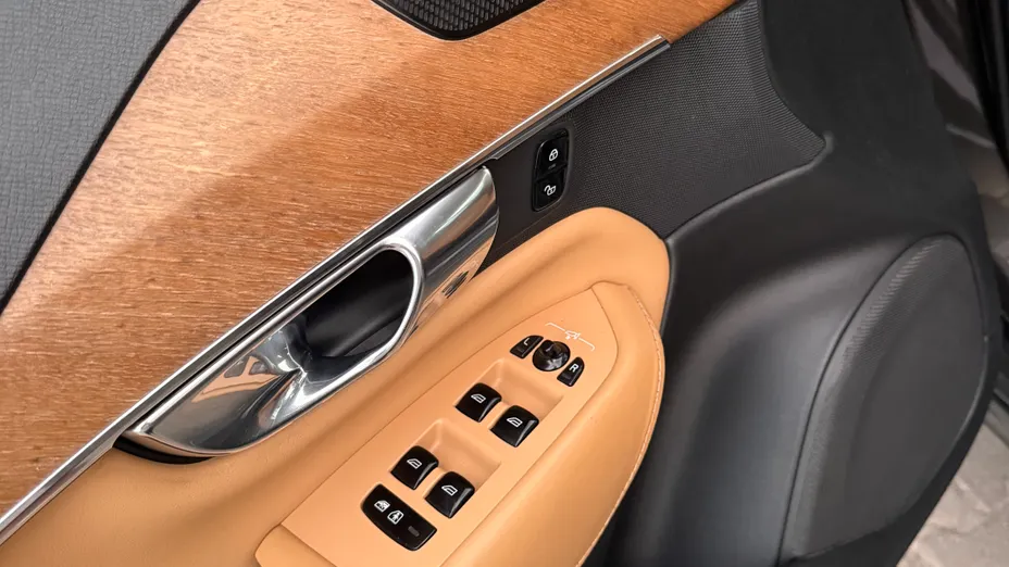 VOLVO XC90 -