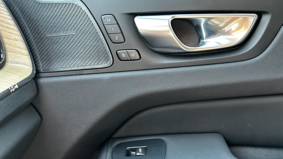 VOLVO XC60 XC60 B5 B AWD Plus Dark aut