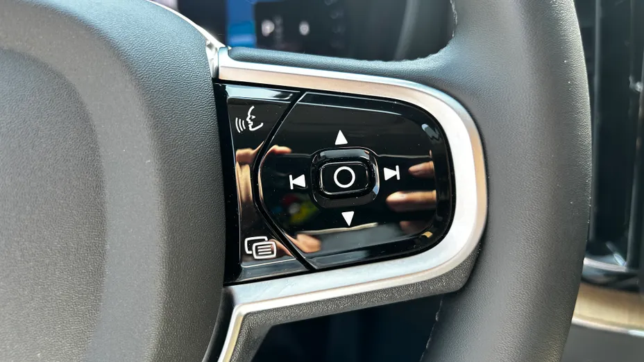 VOLVO XC60 XC60 B5 B AWD Plus Dark aut
