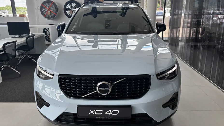 VOLVO XC40 XC40 B3 Plus Dark aut Nowy