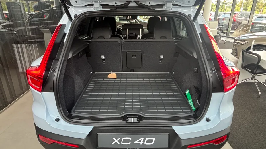 VOLVO XC40 XC40 B3 Plus Dark aut Nowy
