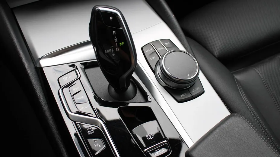 BMW Seria 5 530e xDrive M Sport sport-aut