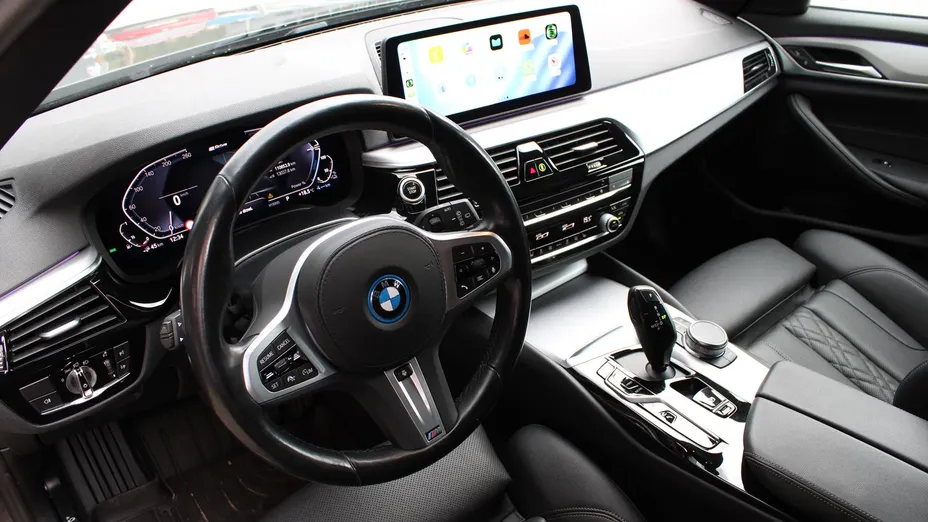BMW Seria 5 530e xDrive M Sport sport-aut
