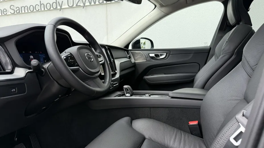 VOLVO XC60 XC60 B5 B AWD Plus Dark aut