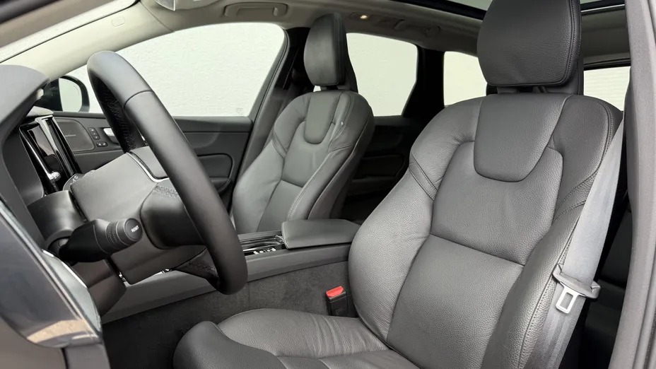 VOLVO XC60 XC60 B5 B AWD Plus Dark aut