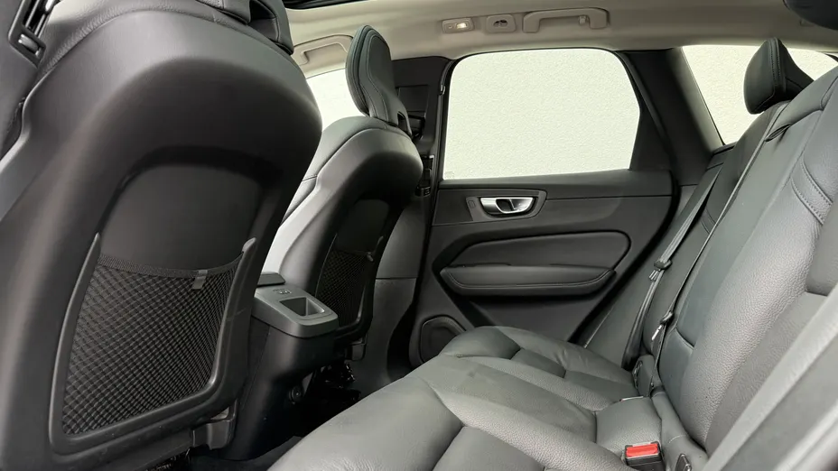 VOLVO XC60 XC60 B5 B AWD Plus Dark aut