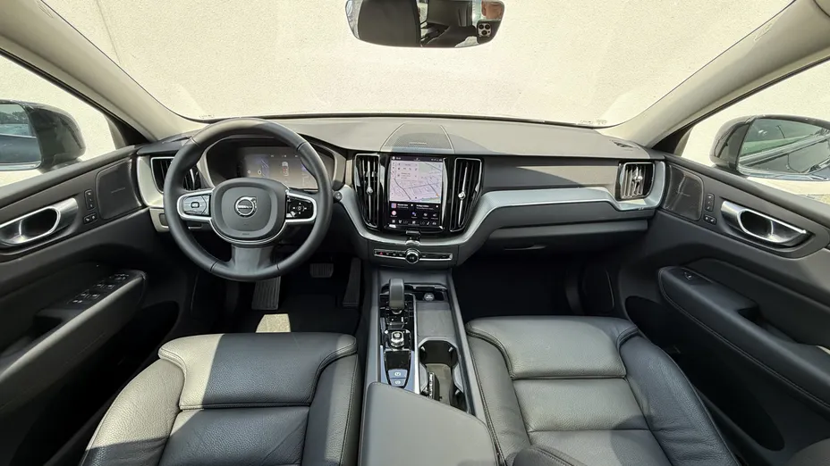 VOLVO XC60 XC60 B5 B AWD Plus Dark aut