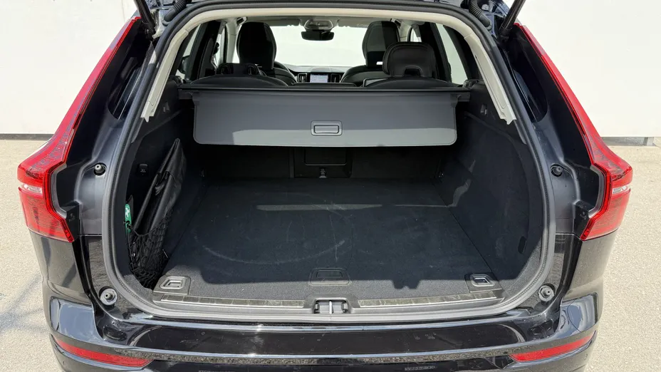 VOLVO XC60 XC60 B5 B AWD Plus Dark aut