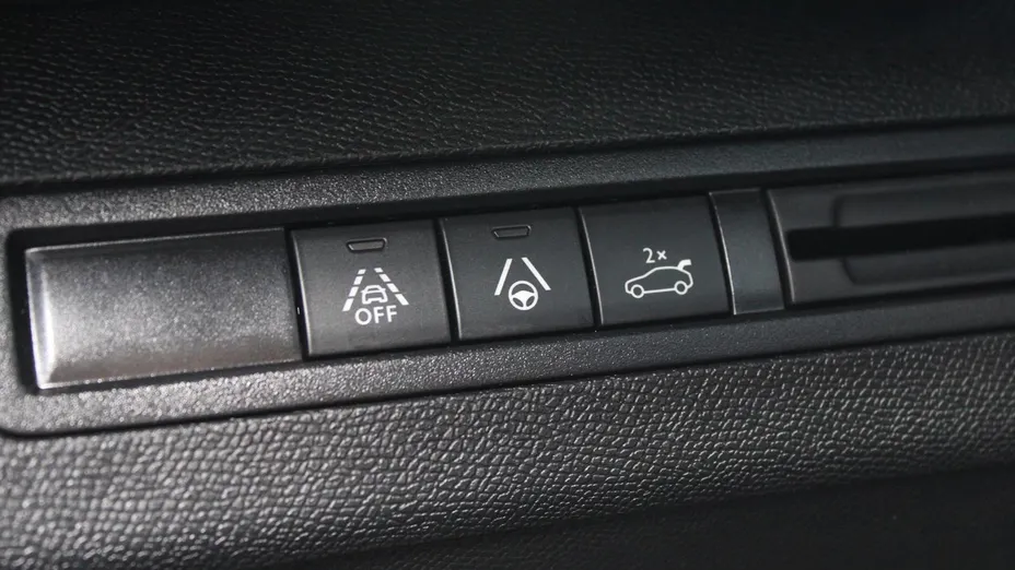 PEUGEOT 5008 5008 1.6 PureTech GT Pack S&S EAT8