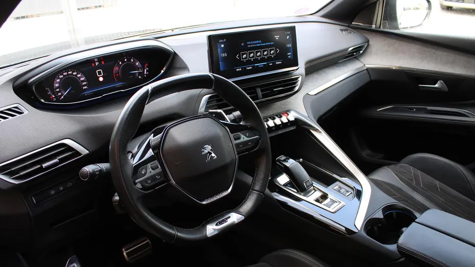 PEUGEOT 5008 5008 1.6 PureTech GT Pack S&S EAT8