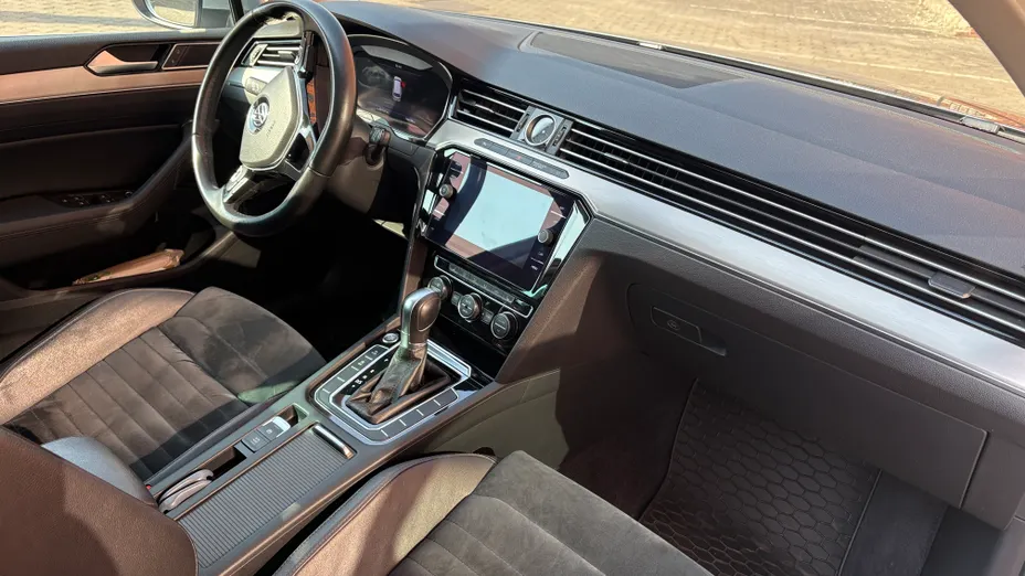 VOLKSWAGEN Passat -