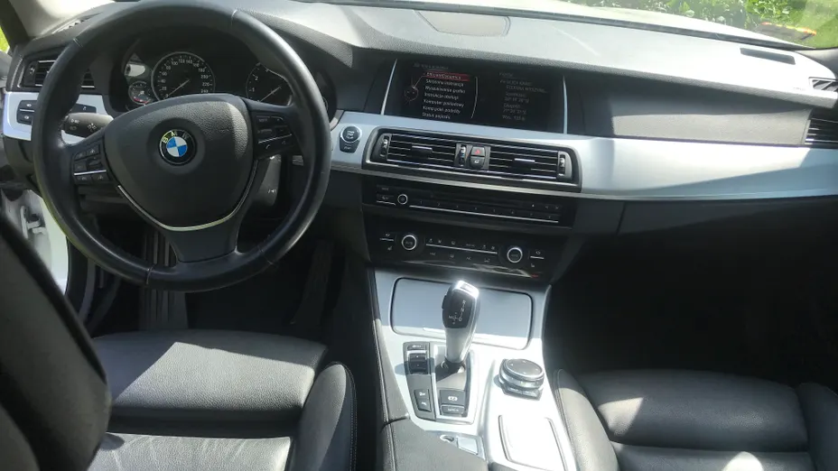 BMW Seria 5 528i xDrive Luxury Line