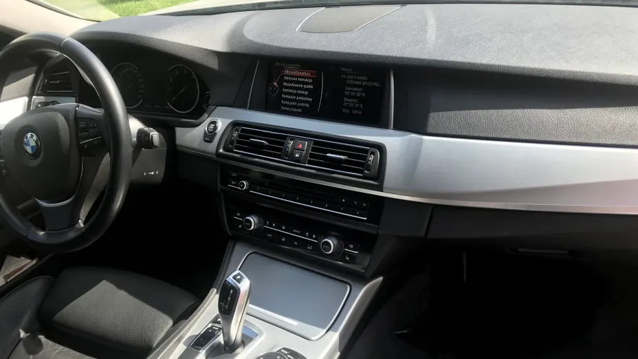 BMW Seria 5 528i xDrive Luxury Line