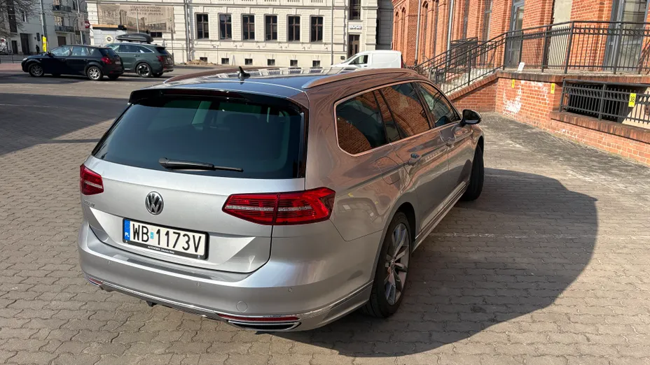 VOLKSWAGEN Passat -