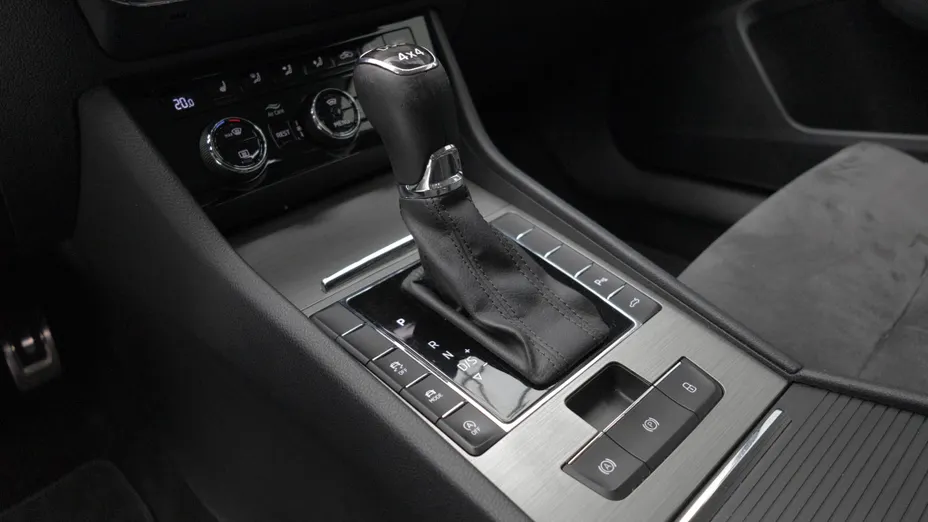 SKODA Superb Superb 2.0 TDI SCR 4x4 Scout DSG