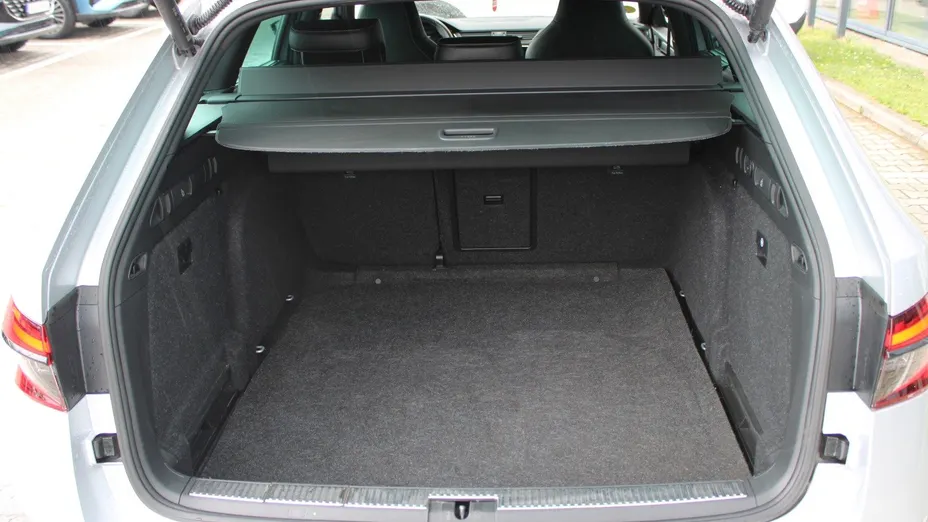 SKODA Superb Superb 2.0 TDI SCR 4x4 Sportline DSG