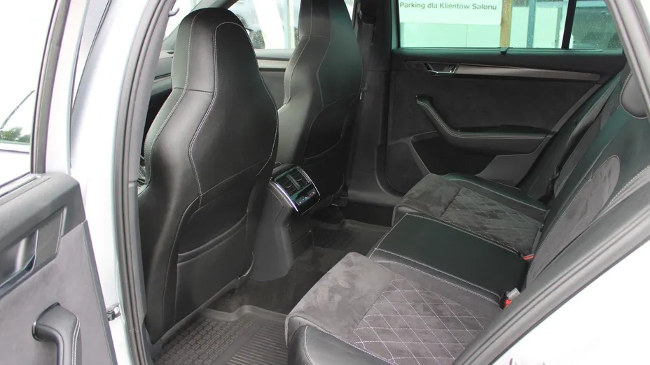 SKODA Superb Superb 2.0 TDI SCR 4x4 Sportline DSG