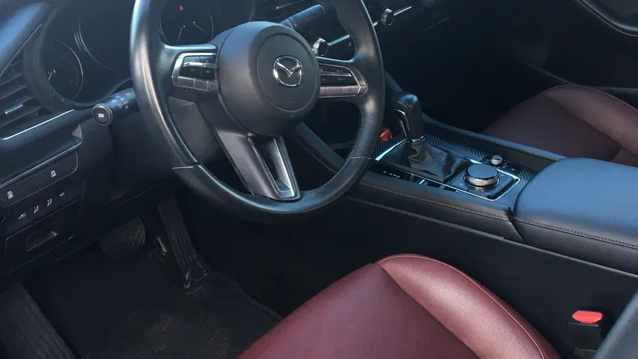 MAZDA 3 -