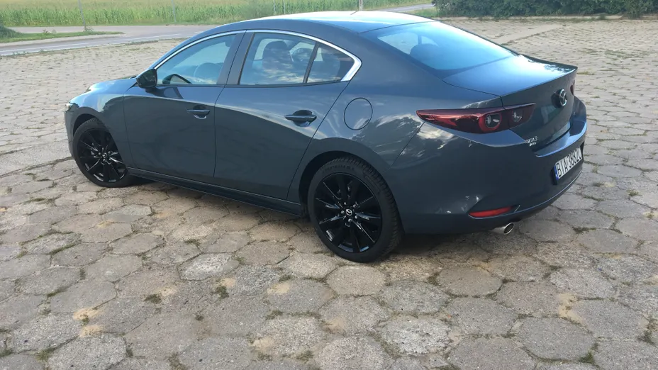MAZDA 3 -
