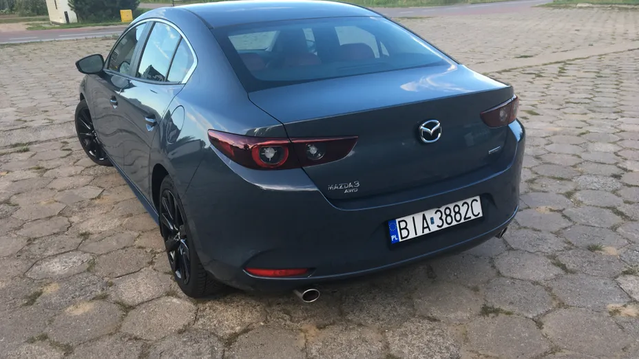 MAZDA 3 -