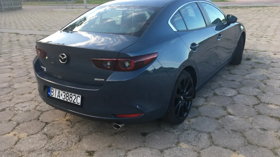 MAZDA 3 -