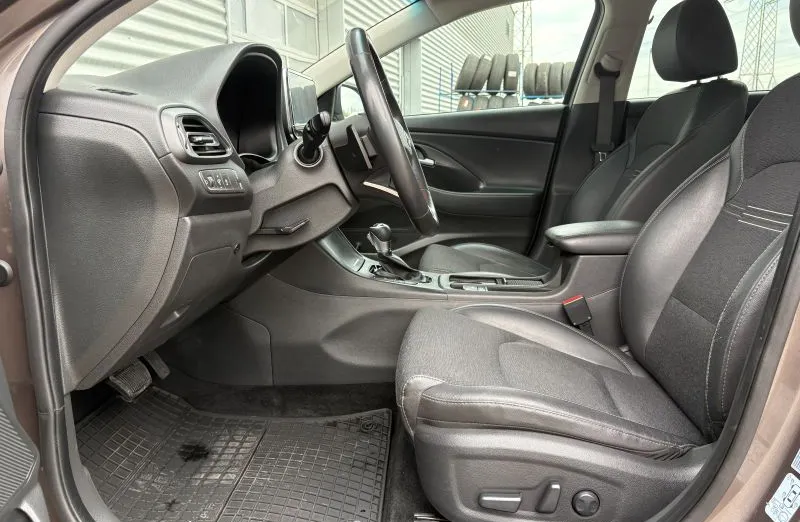 HYUNDAI i30 i30 1.5 T-GDI 48V Executive DCT