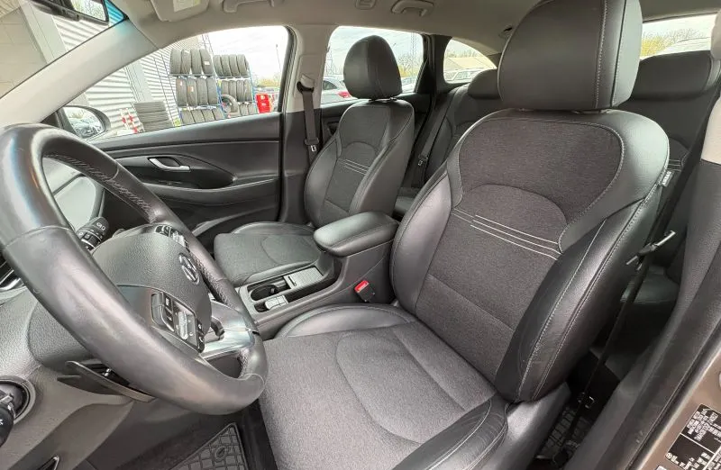 HYUNDAI i30 i30 1.5 T-GDI 48V Executive DCT