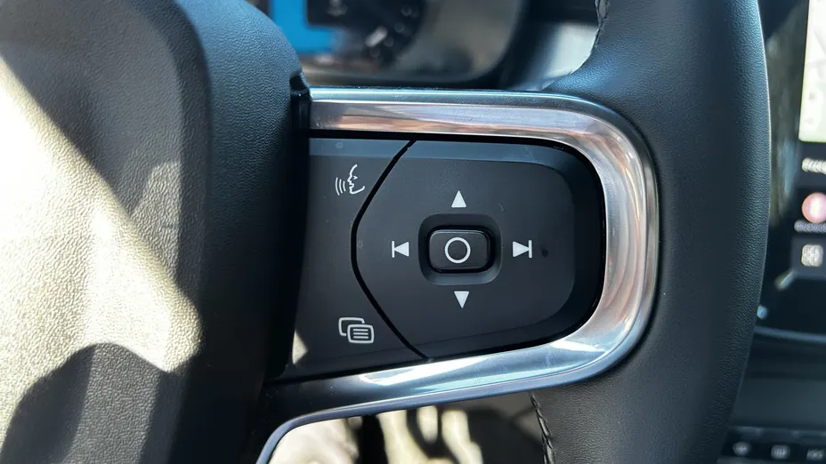 VOLVO XC40 XC40 B3 Plus Dark aut