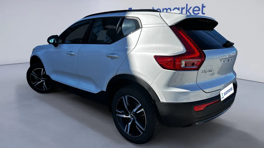 VOLVO XC40 XC40 B3 Plus Dark aut