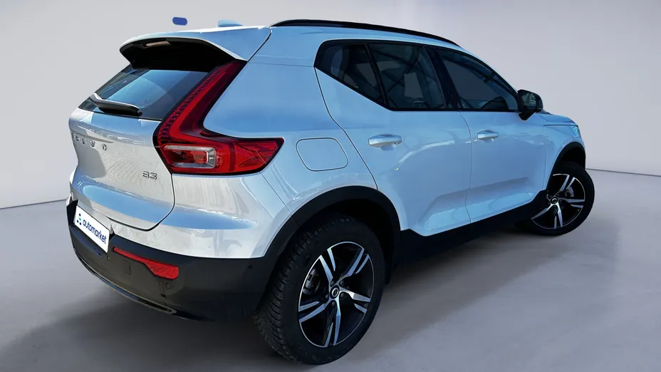 VOLVO XC40 XC40 B3 Plus Dark aut