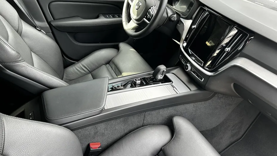 VOLVO V60 V60 B4 B Plus Dark aut