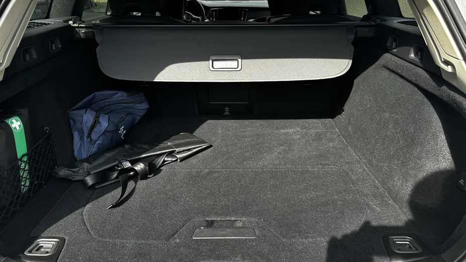 VOLVO V60 V60 B4 B Plus Dark aut