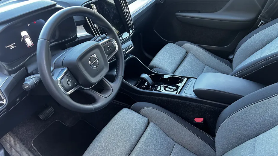 VOLVO XC40 XC40 B3 Plus Dark aut