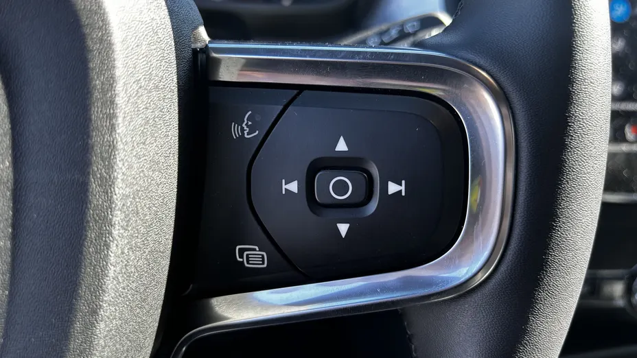 VOLVO XC40 XC40 B3 Plus Dark aut