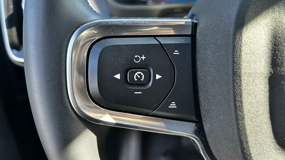 VOLVO XC40 XC40 B3 Plus Dark aut