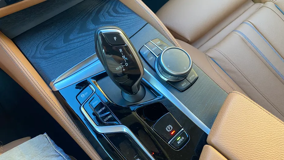 BMW Seria 5 530i GPF xDrive Luxury Line aut