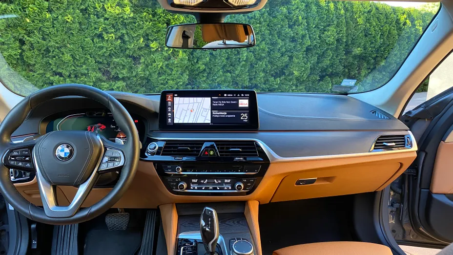BMW Seria 5 530i GPF xDrive Luxury Line aut
