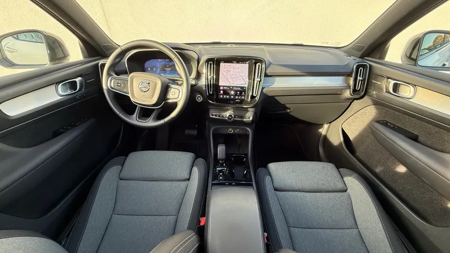 VOLVO XC40 XC40 B4 Plus Dark aut