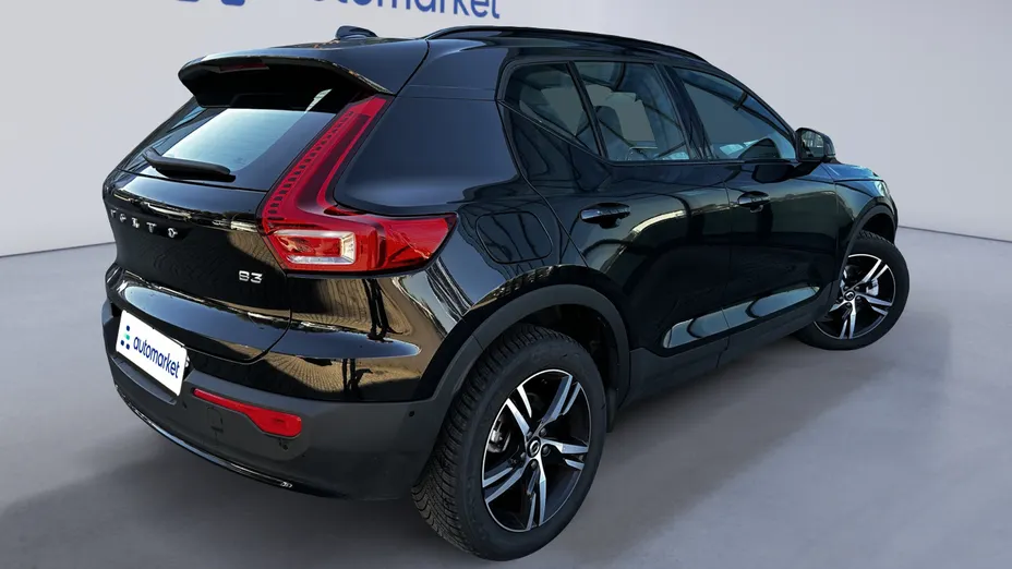 VOLVO XC40 XC40 B3 Plus Dark aut