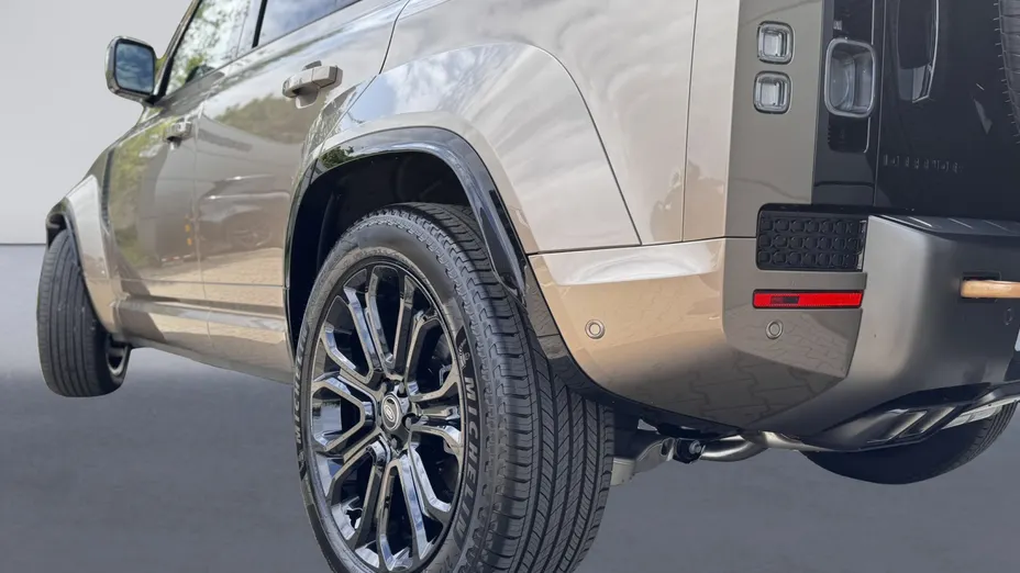 LAND ROVER Defender Defender 110 4.4 P635 V8 mHEV Octa Nowy