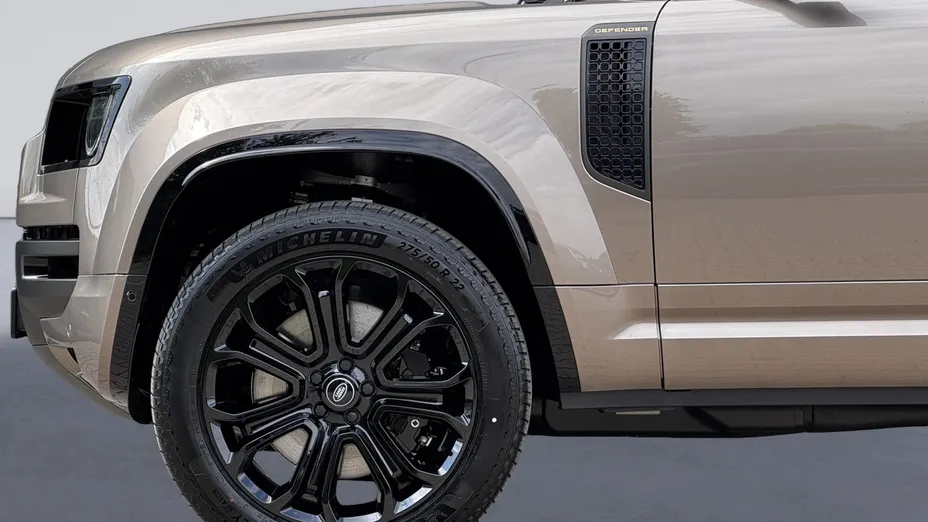 LAND ROVER Defender Defender 110 4.4 P635 V8 mHEV Octa Nowy