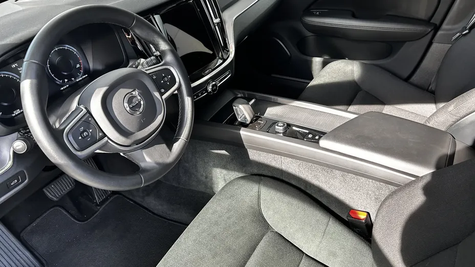 VOLVO V60 V60 B4 B Momentum Pro aut