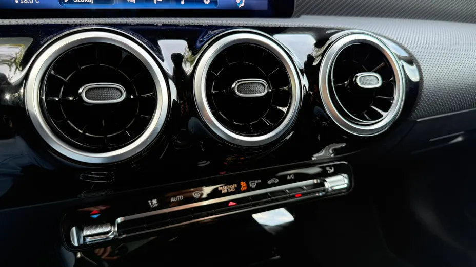 MERCEDES-BENZ CLA CLA 180 Progressive 7G-DCT