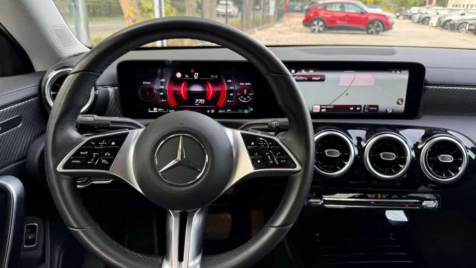 MERCEDES-BENZ CLA CLA 180 Progressive 7G-DCT
