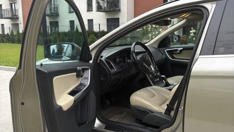 VOLVO XC60 XC60 D5 AWD Momentum