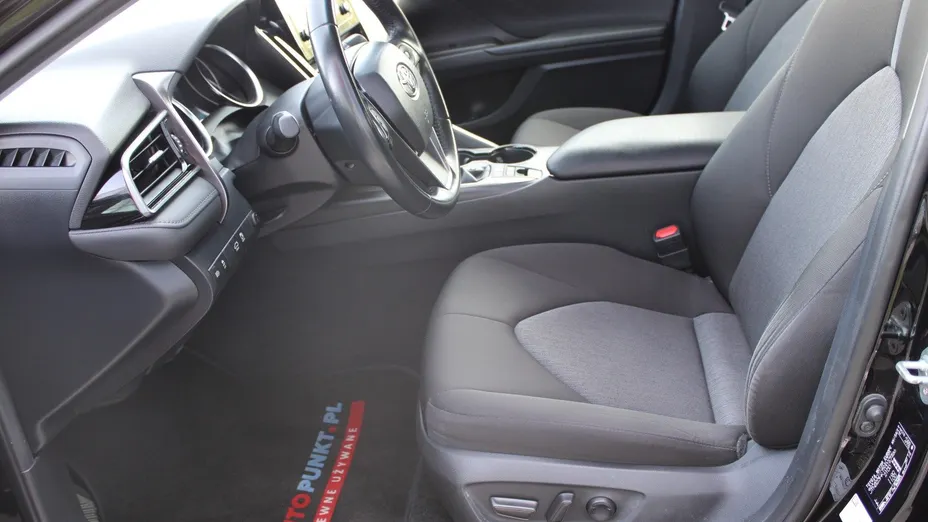 TOYOTA Camry -