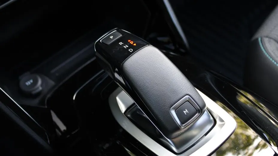 PEUGEOT 2008 2008 1.2 PureTech Allure S&S EAT8