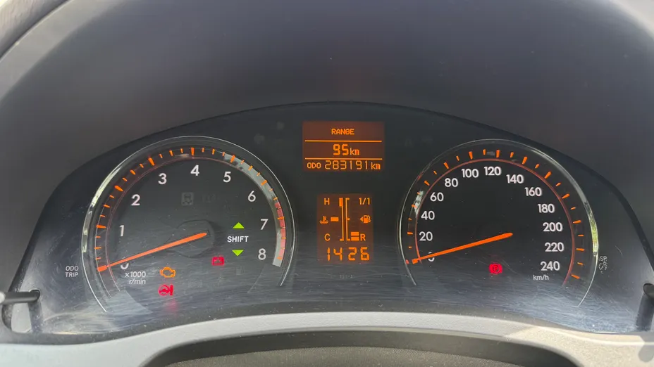 TOYOTA Avensis Avensis 1.8 Sol