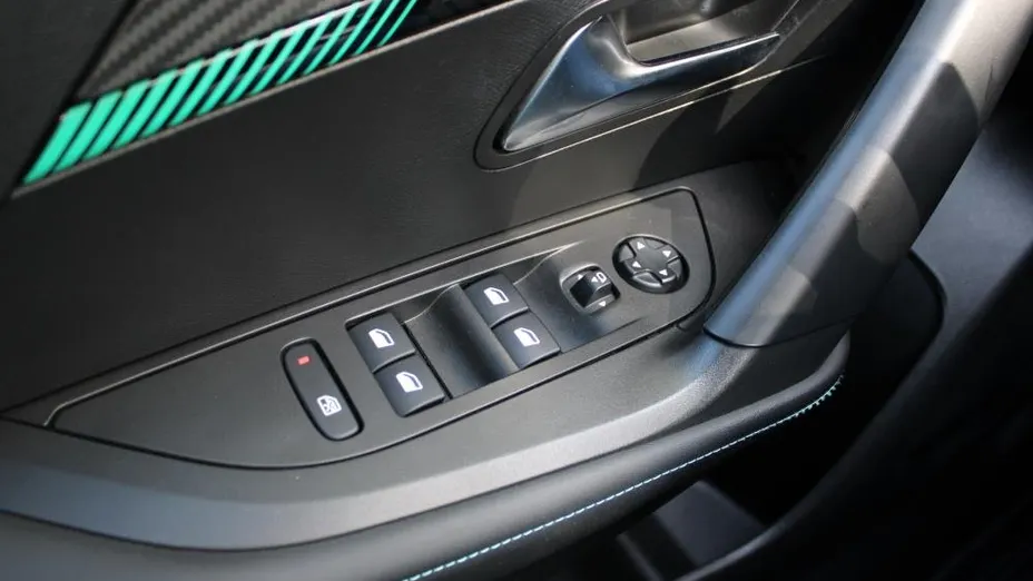 PEUGEOT 2008 2008 1.2 PureTech Allure S&S EAT8